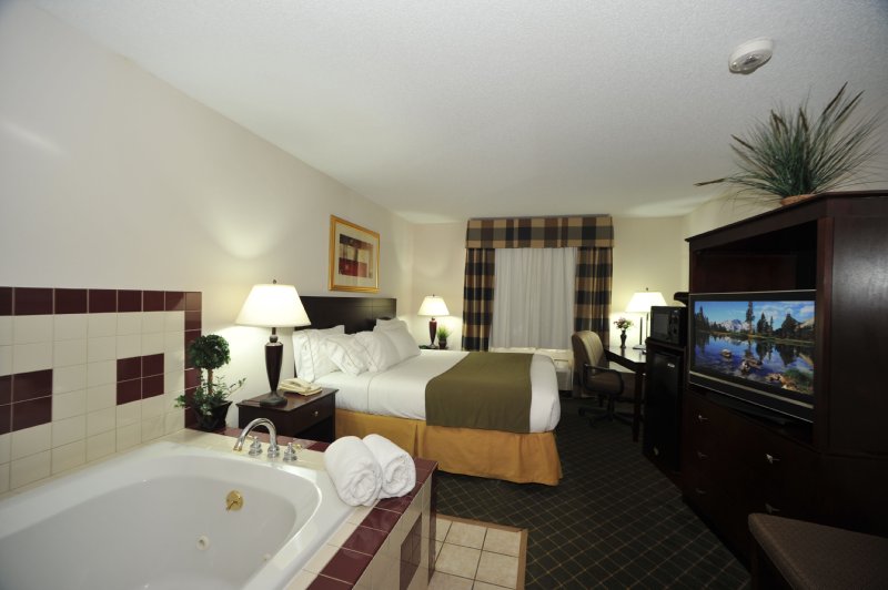 HOLIDAY INN EXPRESS - Moberly, MO