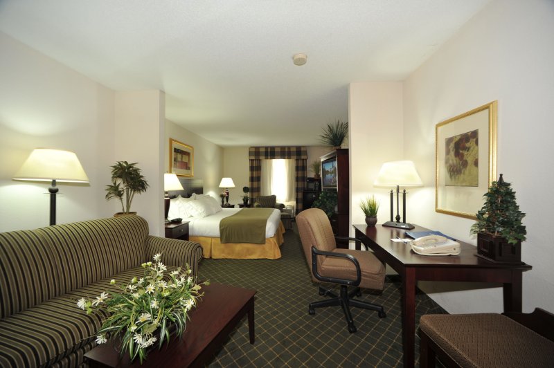 HOLIDAY INN EXPRESS - Moberly, MO