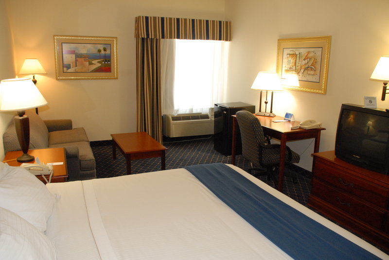 Holiday Inn Express - Bryant, AR