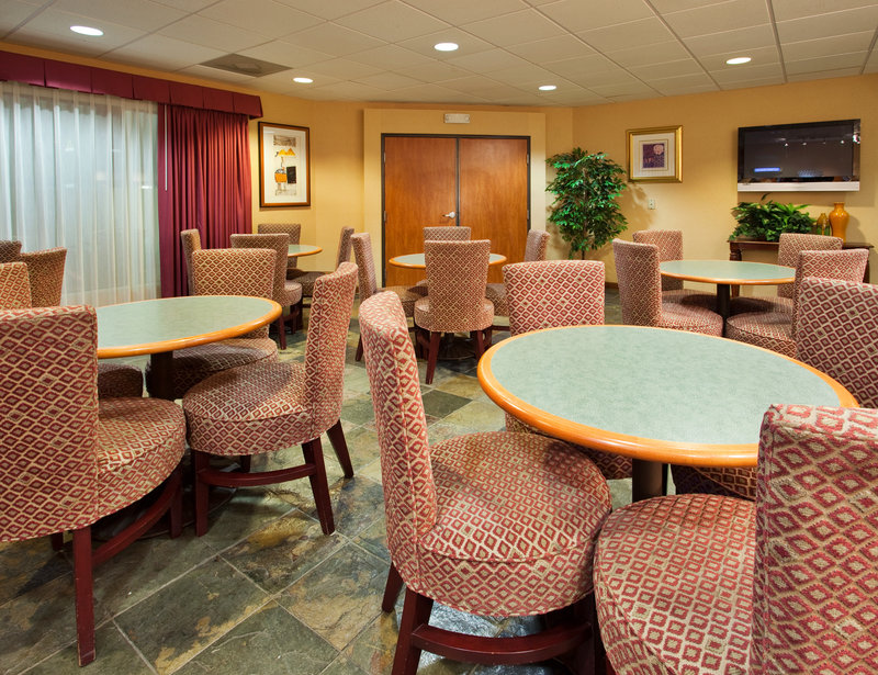 Holiday Inn Express MADERA-YOSEMITE PK AREA - Helm, CA