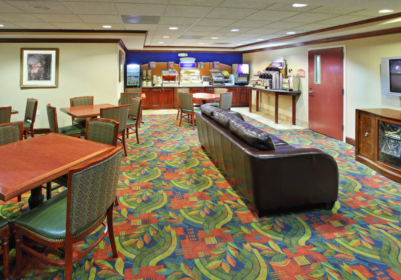 Holiday Inn Express & Suites NORTH LITTLE ROCK - Salem, AR