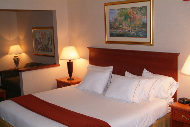 Holiday Inn Express & Suites LAWRENCE - Lawrence, KS