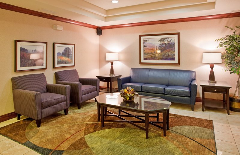 Holiday Inn Express & Suites LAWRENCE - Lawrence, KS