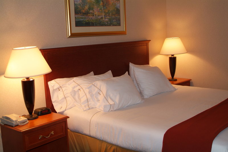 Holiday Inn Express & Suites LAWRENCE - Lawrence, KS