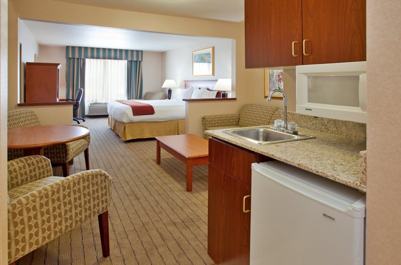 Holiday Inn Express & Suites LAWRENCE - Lawrence, KS