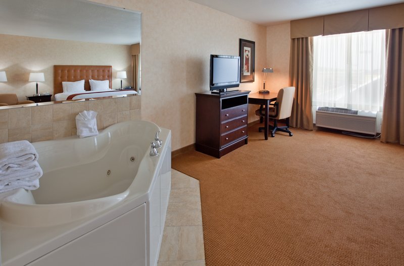 Holiday Inn Express & Suites LAWRENCE - Lawrence, KS