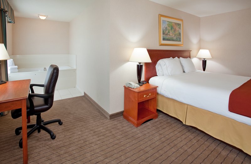 Holiday Inn Express & Suites LAWRENCE - Lawrence, KS