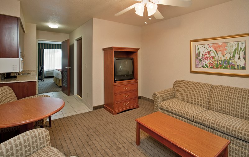 Holiday Inn Express & Suites LAWRENCE - Lawrence, KS