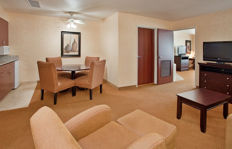 Holiday Inn Express & Suites LAWRENCE - Lawrence, KS
