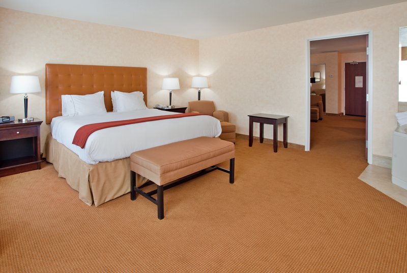 Holiday Inn Express & Suites LAWRENCE - Lawrence, KS