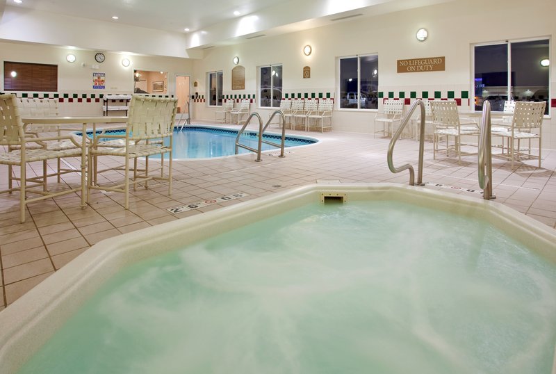 Holiday Inn Express & Suites LAWRENCE - Lawrence, KS