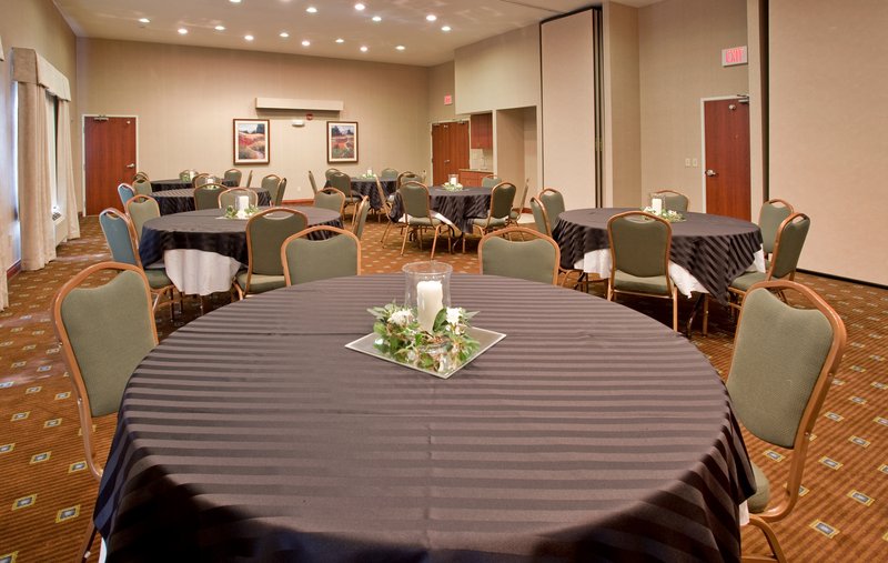 Holiday Inn Express & Suites LAWRENCE - Lawrence, KS