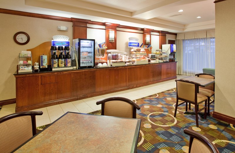 Holiday Inn Express & Suites LAWRENCE - Lawrence, KS