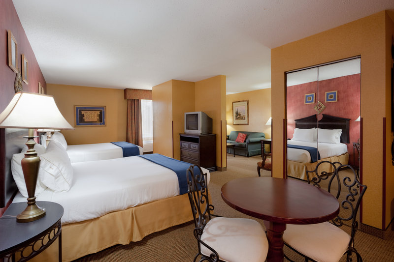 Holiday Inn Express & Suites SWANSEA - Fresno, CA