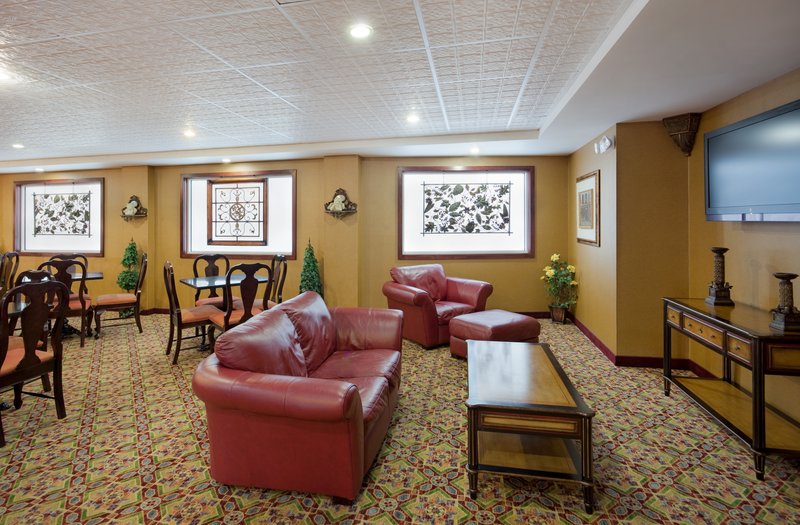 Holiday Inn Express & Suites SWANSEA - Fresno, CA