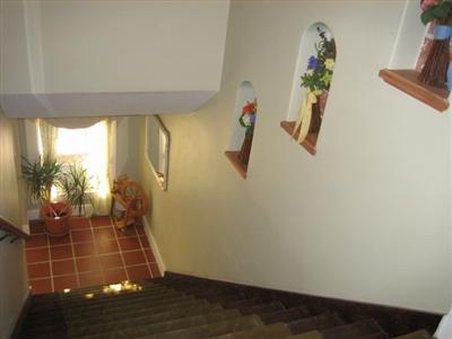 Santa Paula Inn - Santa Paula, CA