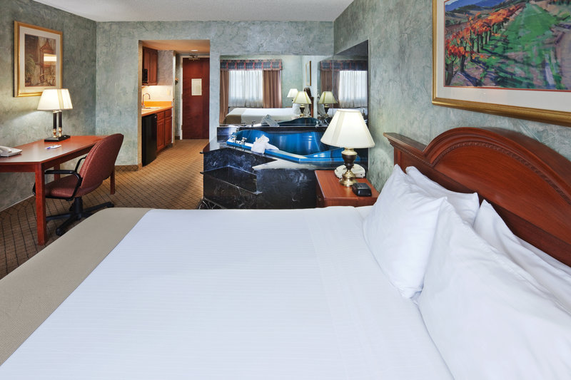 Holiday Inn Express & Suites MESQUITE - Mesquite, TX