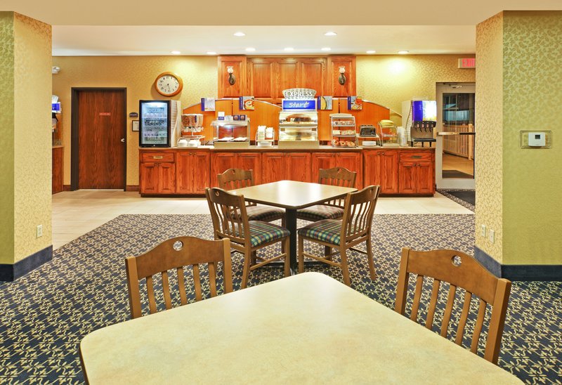 Holiday Inn Express & Suites MOUNTAIN HOME - Clarkridge, AR