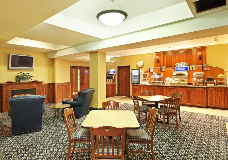 Holiday Inn Express & Suites MOUNTAIN HOME - Clarkridge, AR