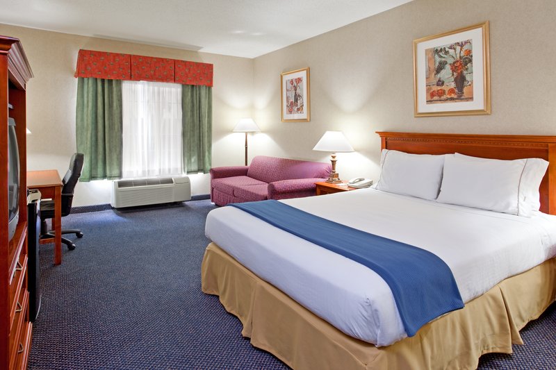 Holiday Inn Express & Suites WOODHAVEN - Trenton, MI