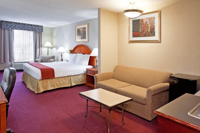 Holiday Inn Express & Suites WOODHAVEN - Trenton, MI