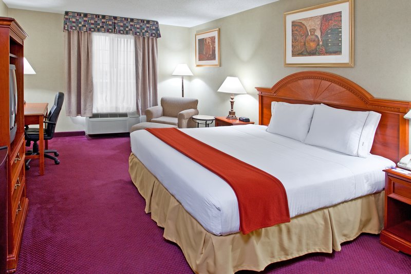 Holiday Inn Express & Suites WOODHAVEN - Trenton, MI