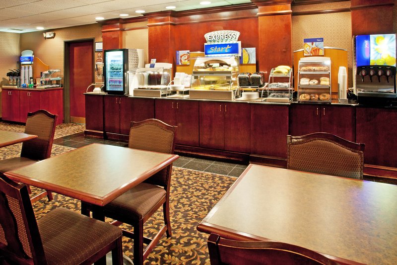 Holiday Inn Express & Suites WOODHAVEN - Trenton, MI