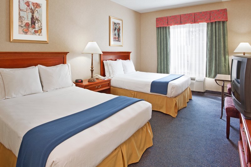 Holiday Inn Express & Suites WOODHAVEN - Trenton, MI