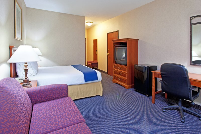 Holiday Inn Express & Suites WOODHAVEN - Trenton, MI