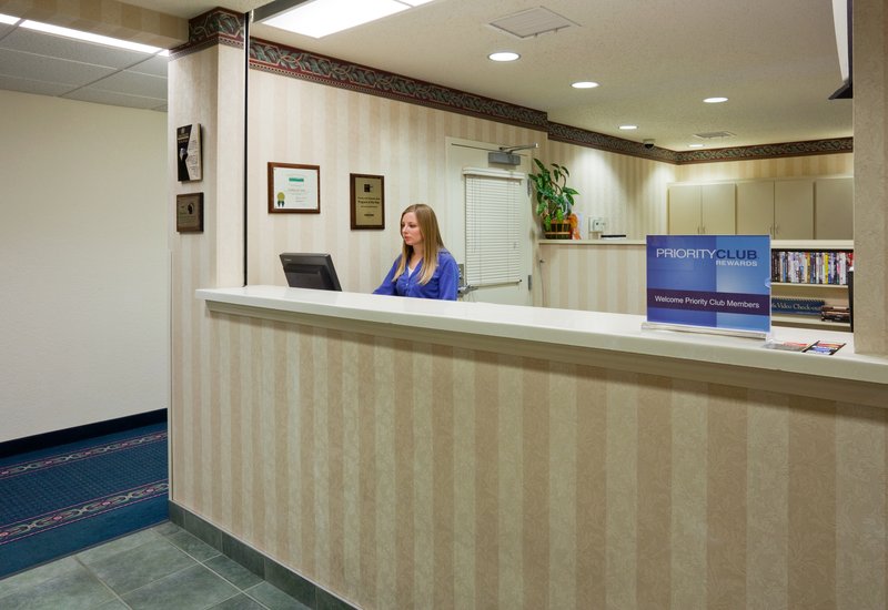 Candlewood Suites-Appleton - Hilbert, WI