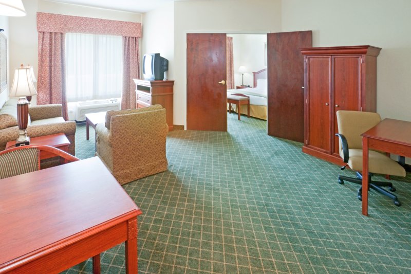 HOLIDAY INN EXPRESS - Commerce, TX