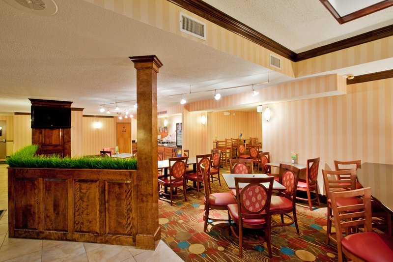 HOLIDAY INN EXPRESS - Danville, VA