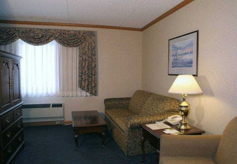 Holiday Inn HARBORVIEW - PORT WASHINGTON - Port Washington, WI