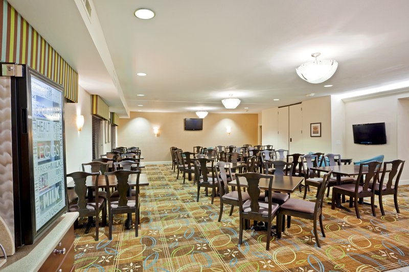 Holiday Inn Express & Suites PUYALLUP (TACOMA AREA) - Puyallup, WA