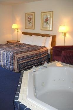 Country Hearth Inn - Fulton, MO