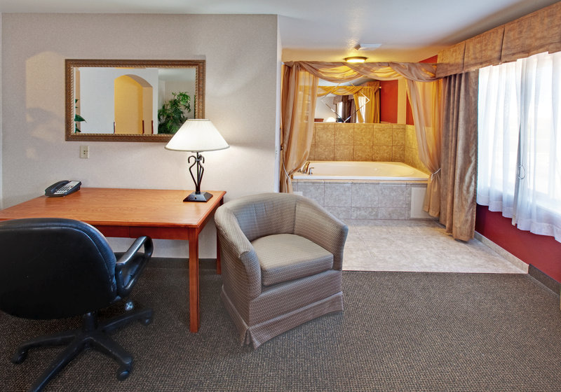 Holiday Inn Express & Suites ABERDEEN - Frederick, SD