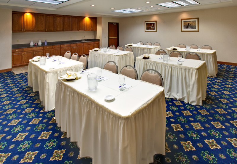 Holiday Inn Express & Suites ABERDEEN - Frederick, SD