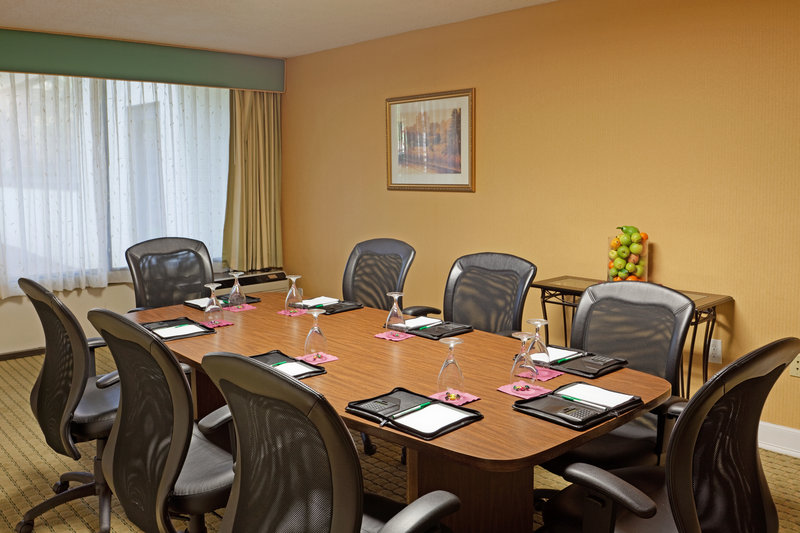 Holiday Inn Hotel & Suites NASHUA - Nashua, NH