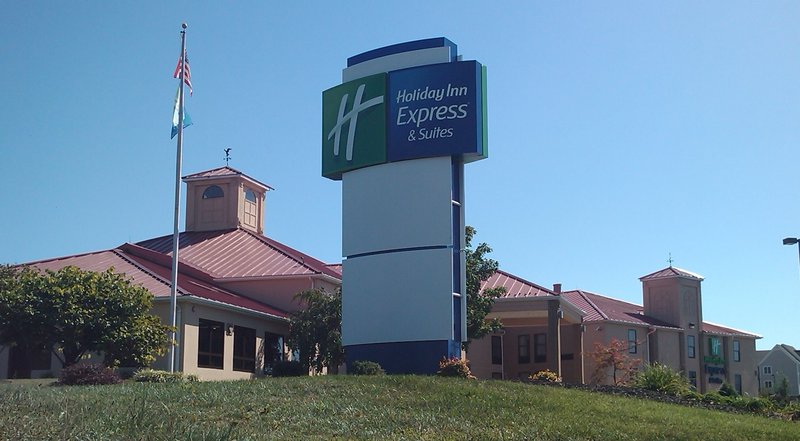 Holiday Inn Express & Suites WAYNESBORO-ROUTE 340 - Waynesboro, VA