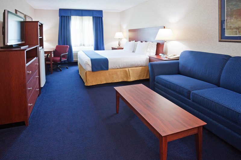 HOLIDAY INN EXPRESS-DEFOREST - De Forest, WI