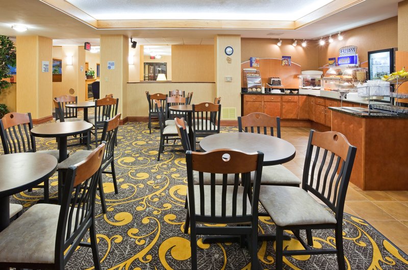 HOLIDAY INN EXPRESS-DEFOREST - De Forest, WI