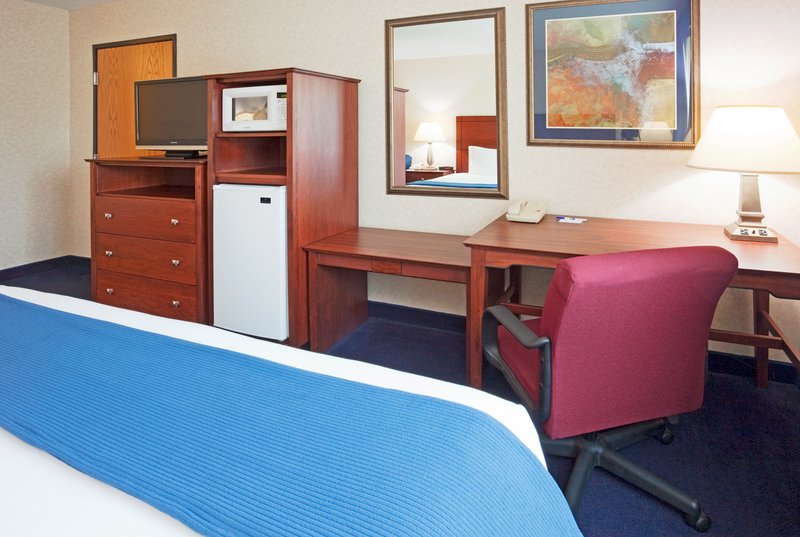 HOLIDAY INN EXPRESS-DEFOREST - De Forest, WI