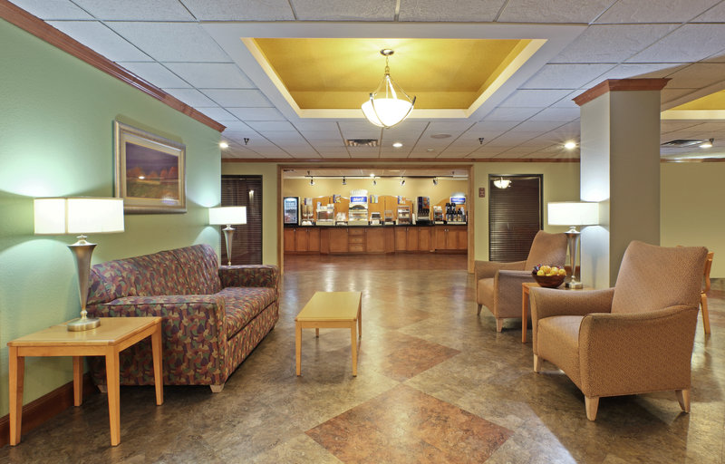 Holiday Inn Express & Suites FAYETTEVILLE-UNIV OF AR AREA - Springdale, AR