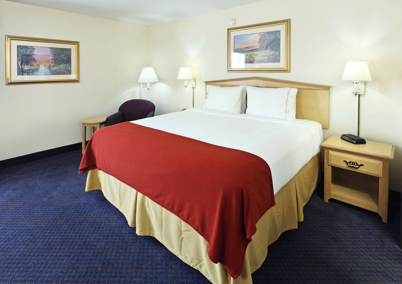 Holiday Inn Express & Suites FAYETTEVILLE-UNIV OF AR AREA - Springdale, AR