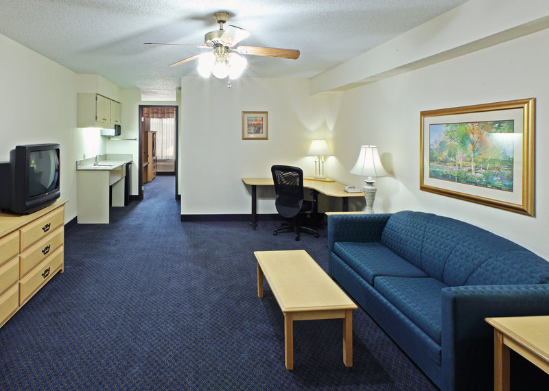 Holiday Inn Express & Suites FAYETTEVILLE-UNIV OF AR AREA - Springdale, AR