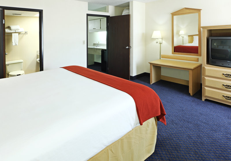 Holiday Inn Express & Suites FAYETTEVILLE-UNIV OF AR AREA - Springdale, AR