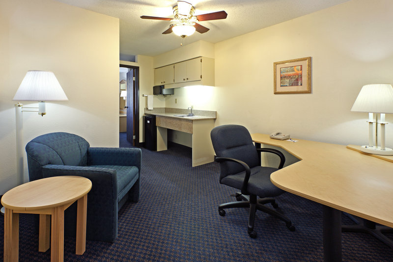 Holiday Inn Express & Suites FAYETTEVILLE-UNIV OF AR AREA - Springdale, AR