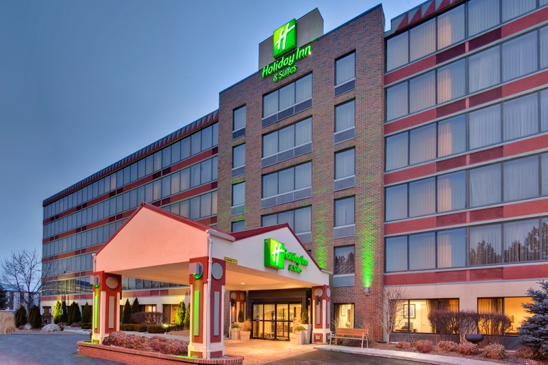 Holiday Inn Hotel & Suites Warren