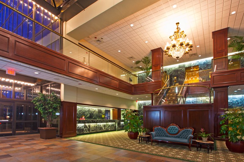Crowne Plaza Hotel Pensacola Grand - Pensacola, FL