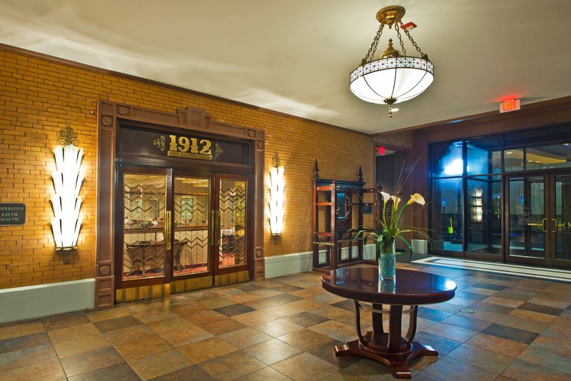 Crowne Plaza Hotel Pensacola Grand - Pensacola, FL